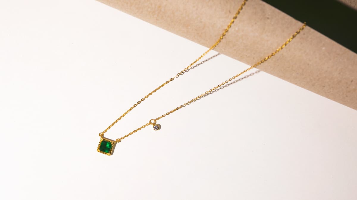 gift guide necklace